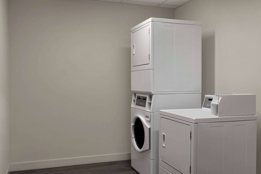 Microtel Inn & Suites by Wyndham Boisbriand 8/35