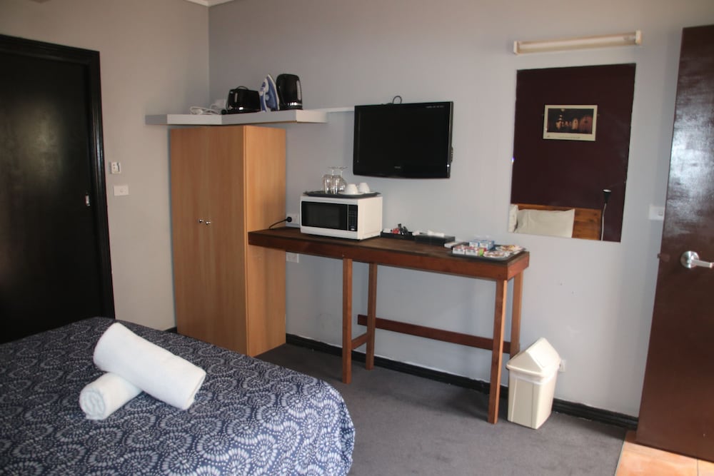 City East Motel 36/41