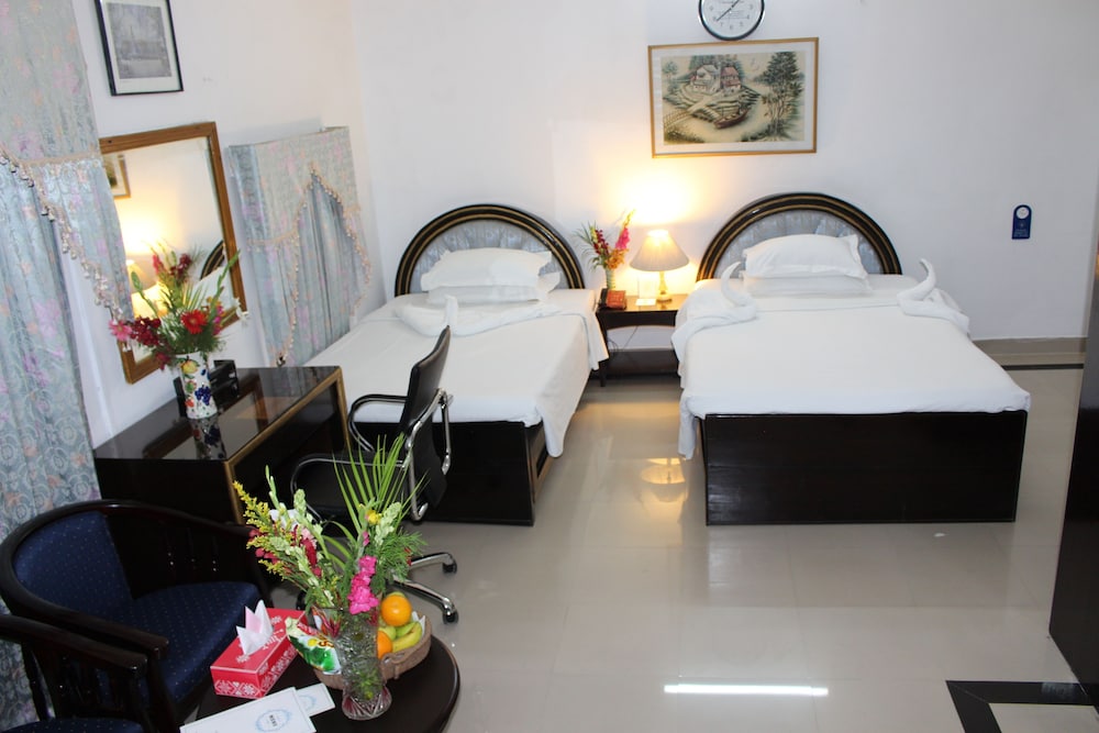 Hotel Aristocrat Inn 26/51