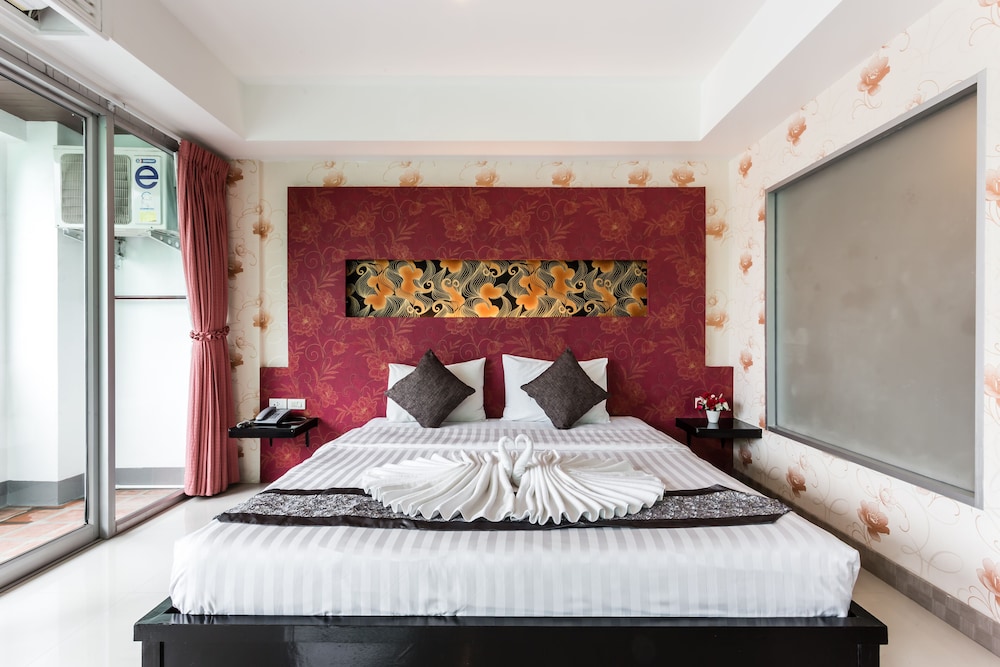 DELUXE, KING BED