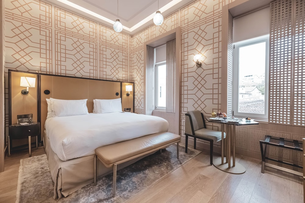 غرفة سوبيريور بسرير كينج، The Galata Hotel Istanbul - MGallery Collection 3/7