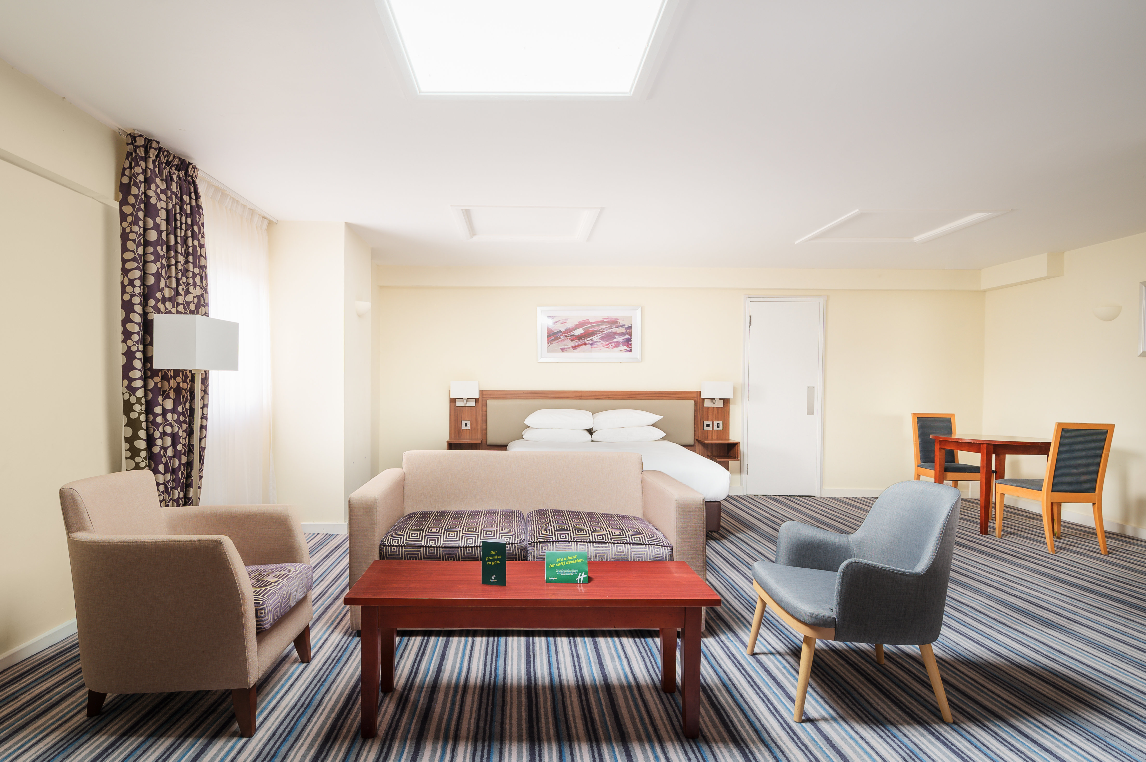 HOLIDAY INN NORTHAMPTON 26/50