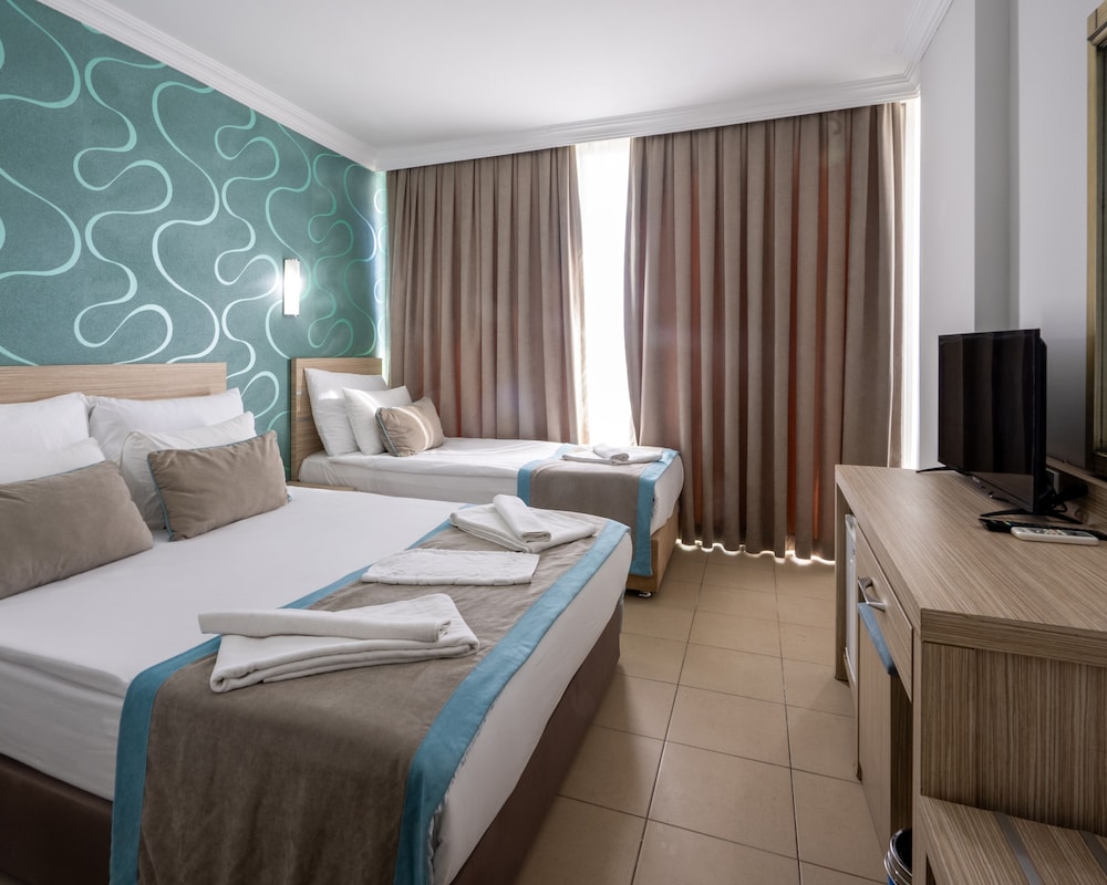 1 BEDROOM, STANDARD, TRIPLE, BALCONY, ACCESSIBLE