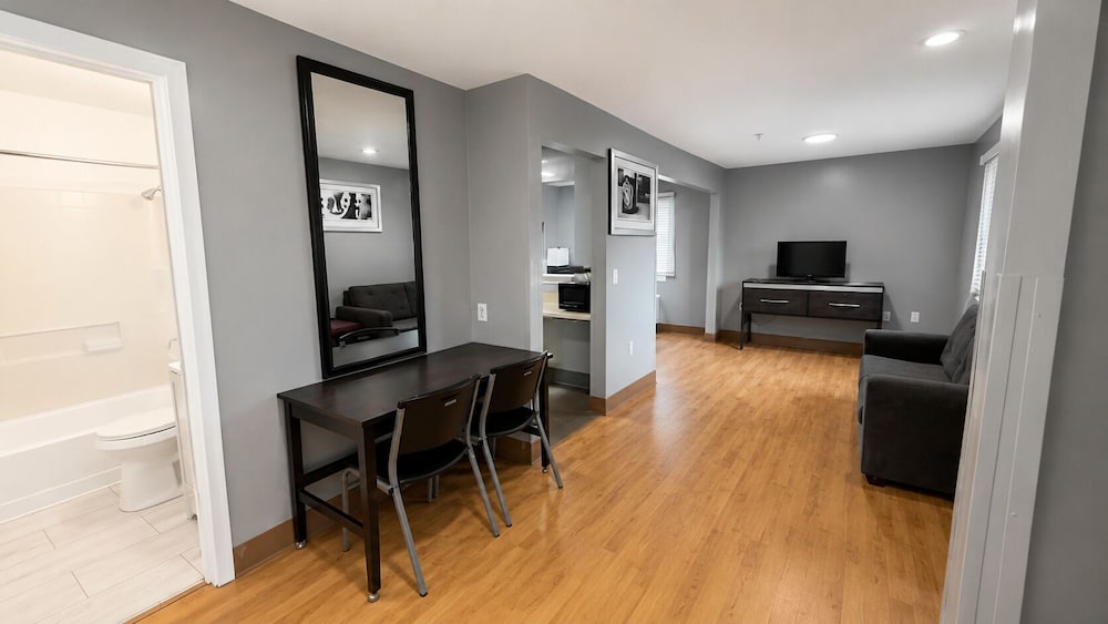 Welcome Suites Hazelwood Extended Stay Hotel 39/59