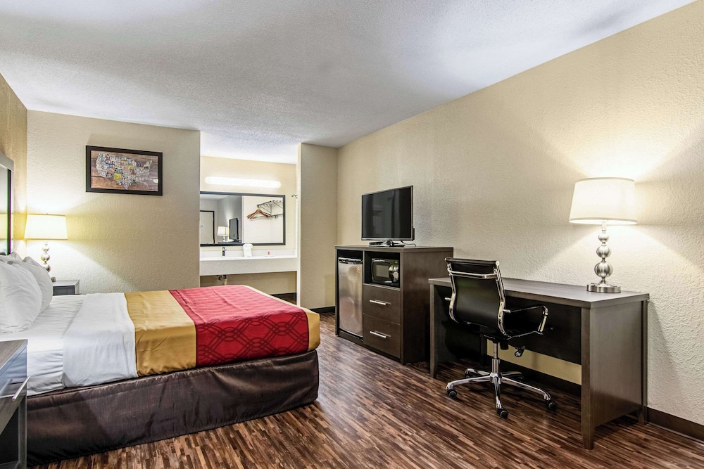 غرفة قياسية بسرير كينج للمدخنين، Econo Lodge Inn And Suites Matthews Charlotte 2/4
