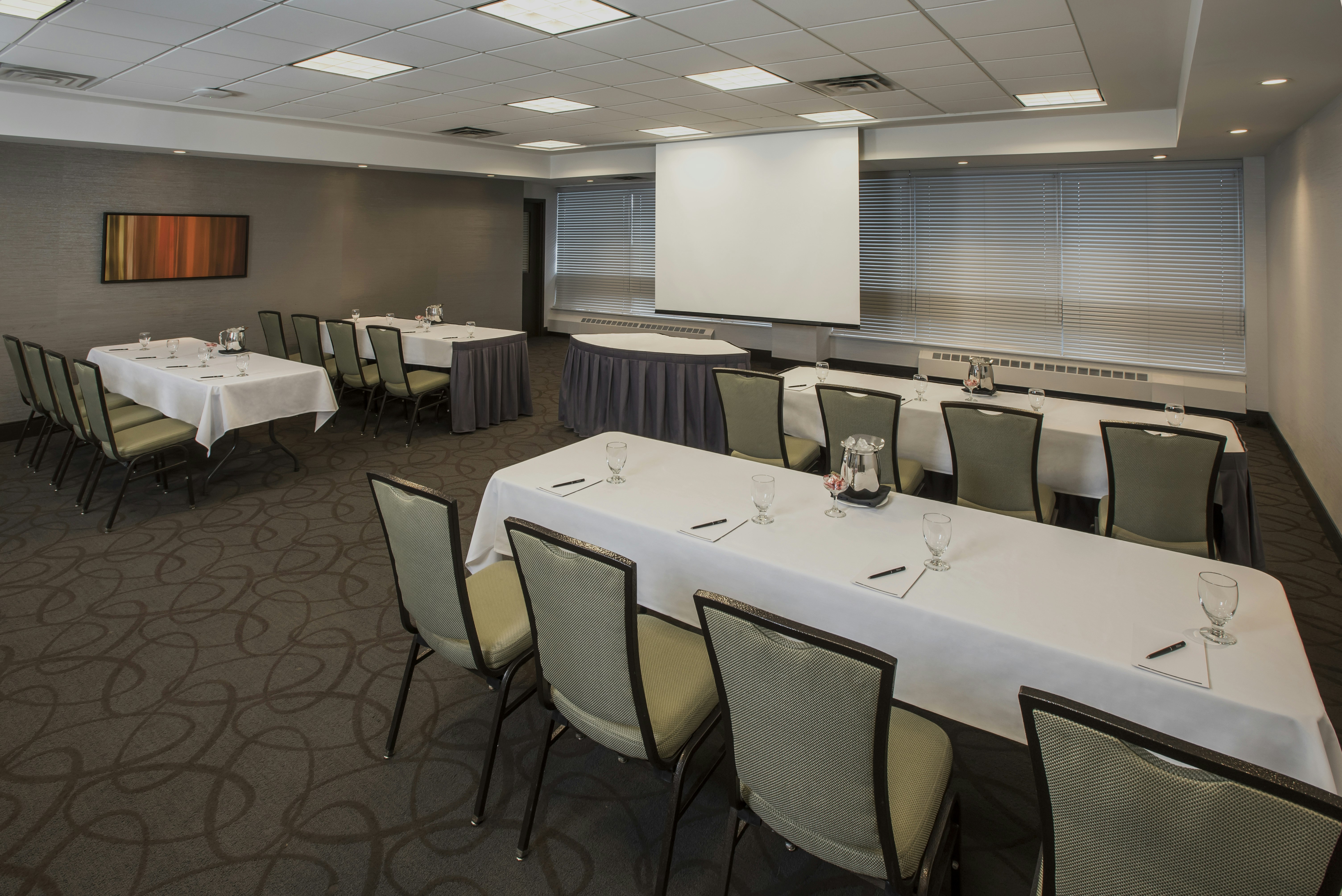 Hilton Winnipeg Airport Suites 54/65