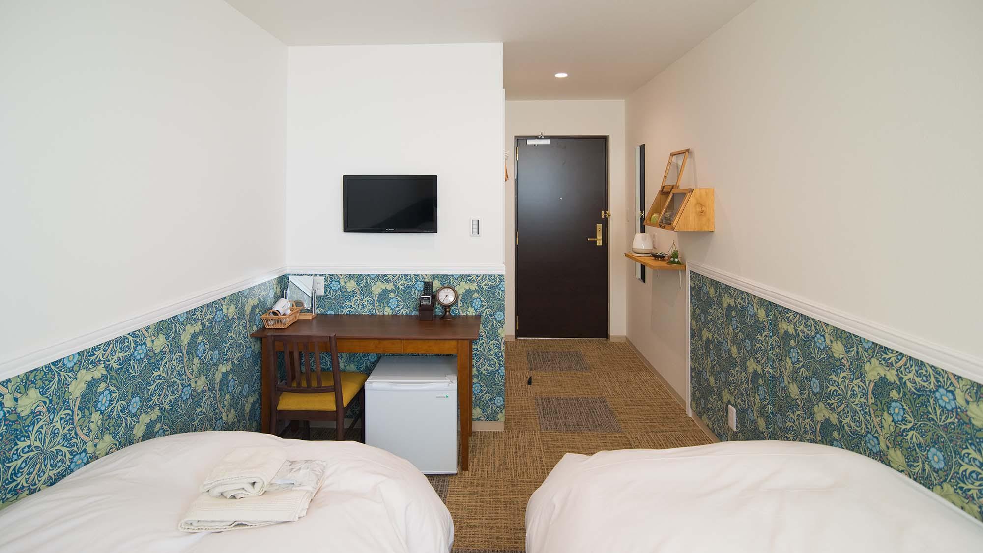 Fabulous, Twin Beds