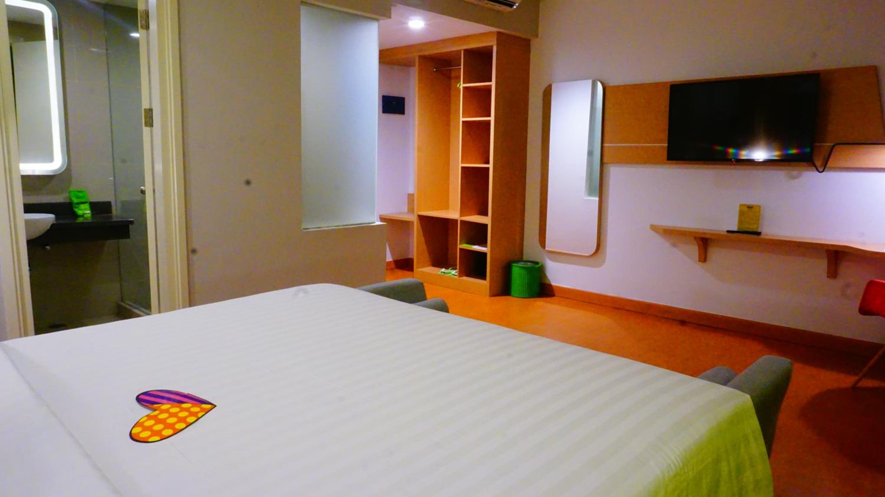 Warmth, Double Bed، MaxOneHotels.com at Resort Makassar 2/9
