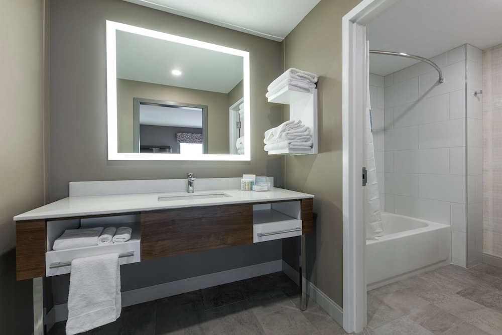 Hampton Inn and Suites Charlottetown 7/41