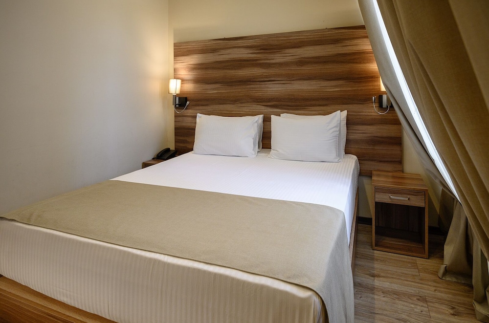 Nacho By One Hotels 6/48