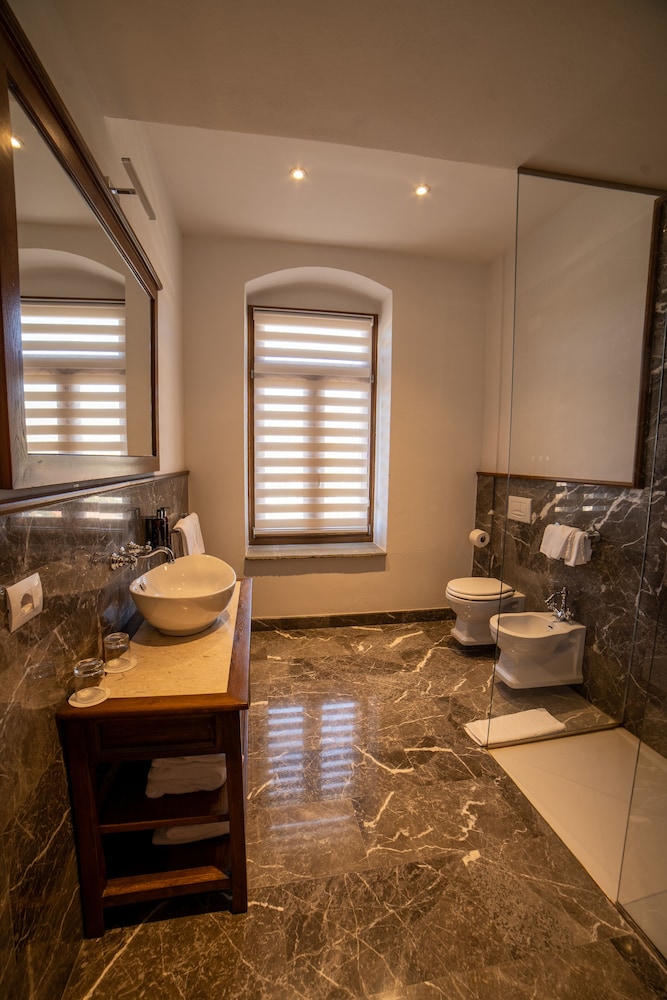 Villa Permet (Hotel & Restaurant) 24/33