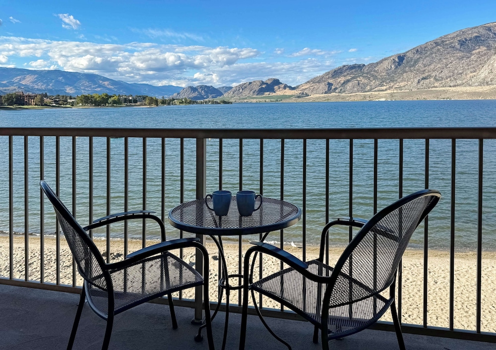 Coast Osoyoos Beach Hotel 46/50