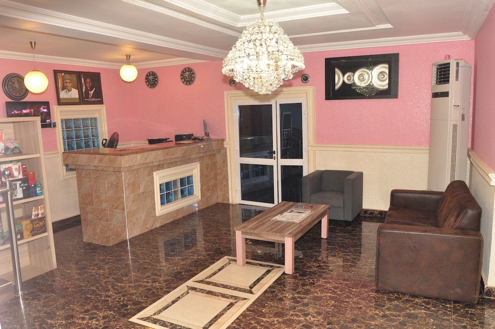 Ne-Yo Hotel And Suites 15/23