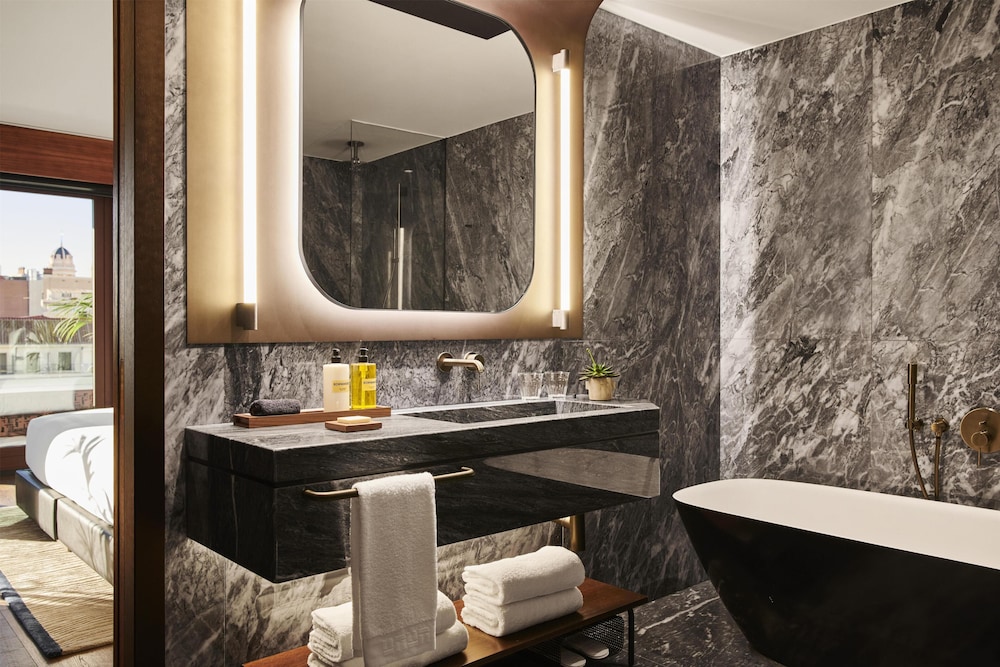 Hyatt Thompson Madrid 50/50