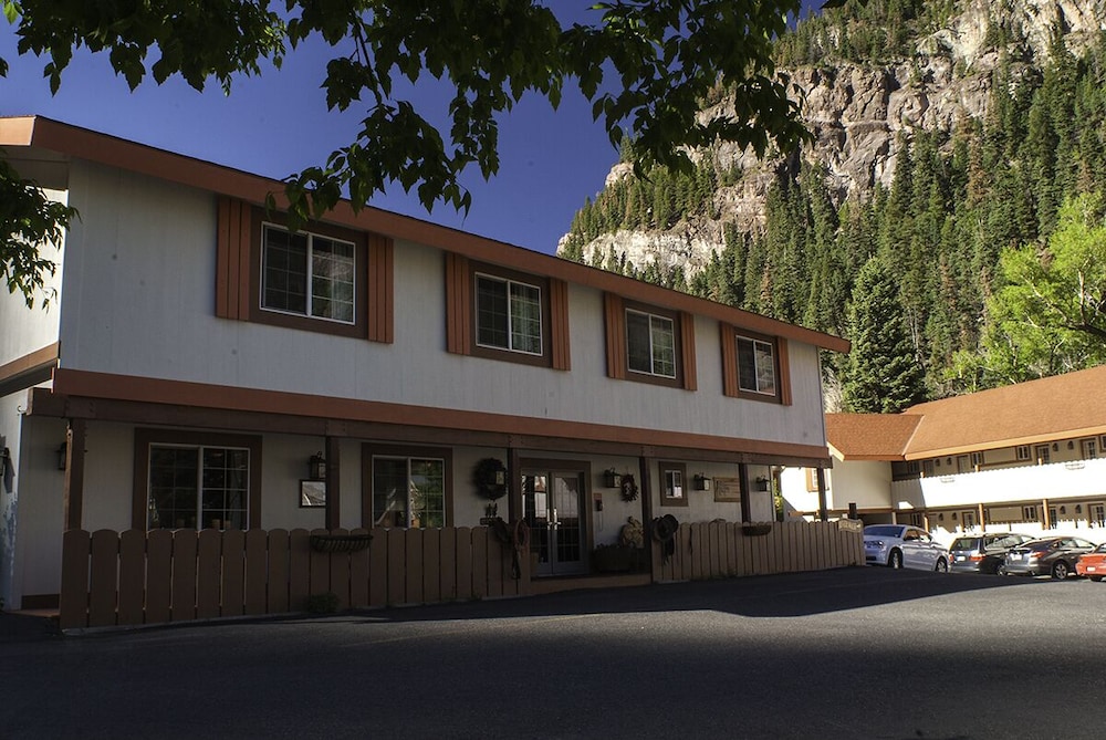 Hot Springs Inn 5/50
