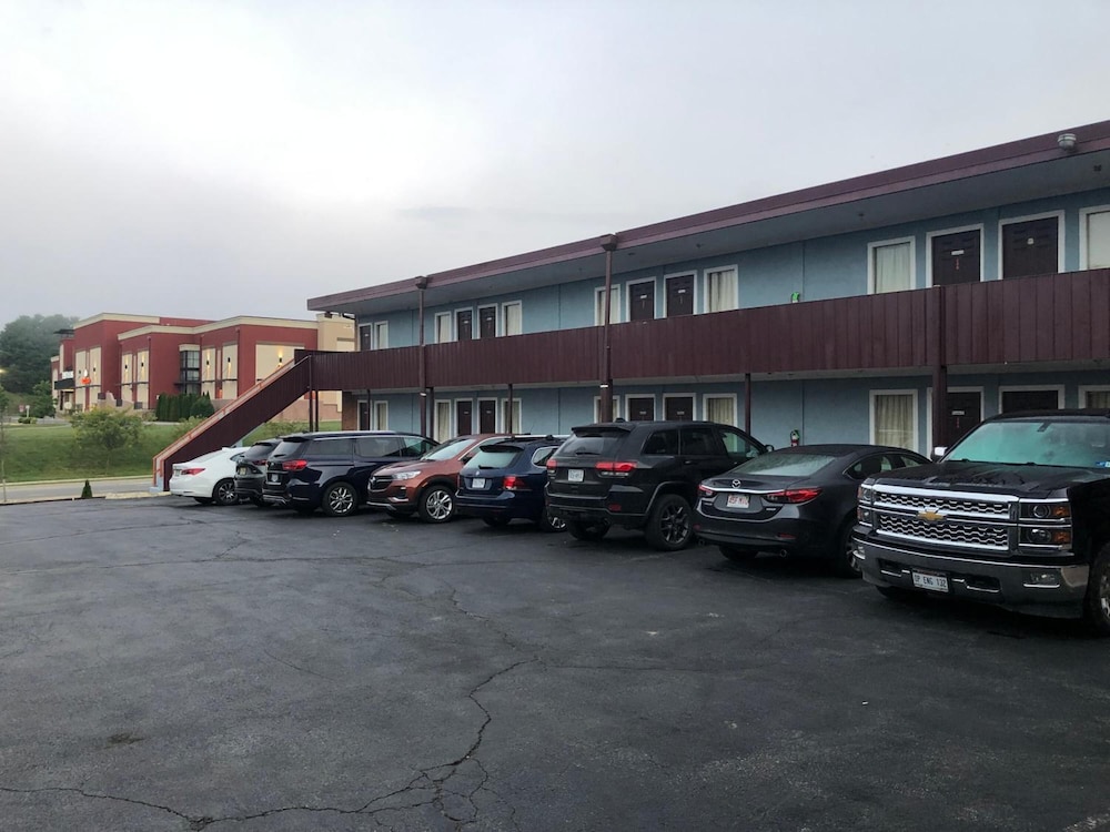 Red Carpet Inn Blacksburg 33/39