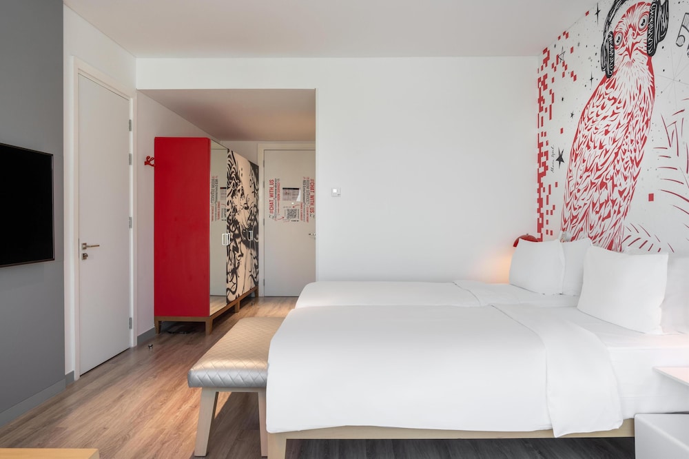 Radisson Red Dubai Silicon Oasis 15/50