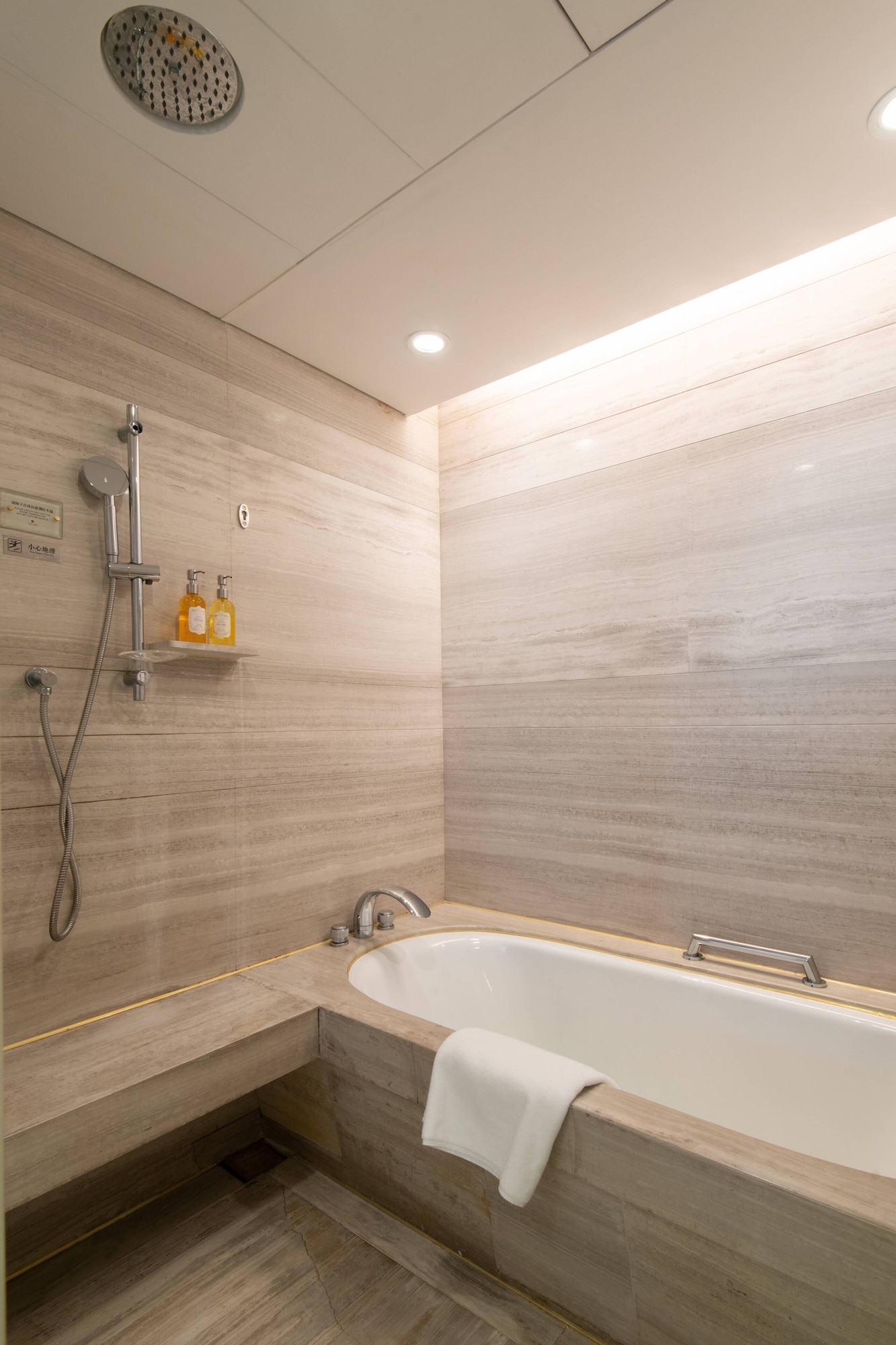 غرفة بانورامية بسرير كوين بإطلالة على الجبل، Grand Pacific Hotel Ningbo 9/10