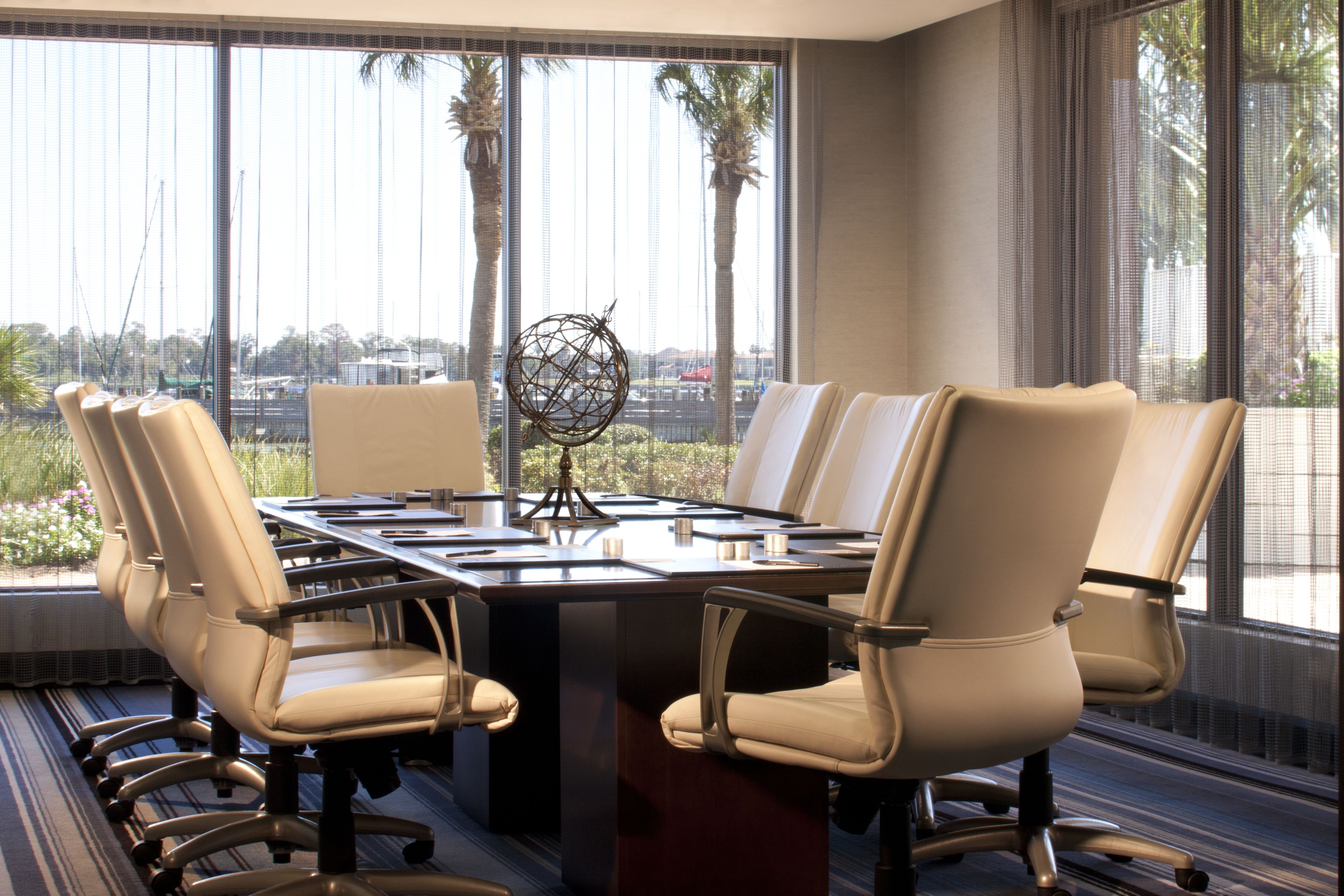 Compass Hotel Nassau Bay 56/65