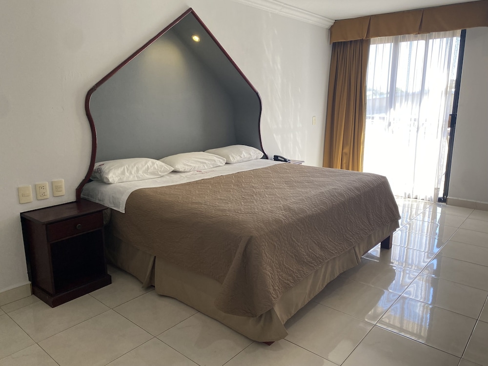 Standard, King Bed