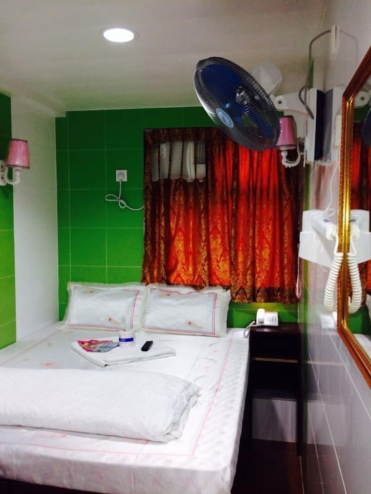 New London Hostel 8/29