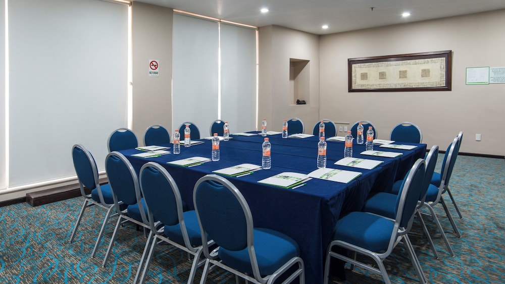 Holiday Inn Suites Mexico Zona Reforma An Ihg Hotel 40/50