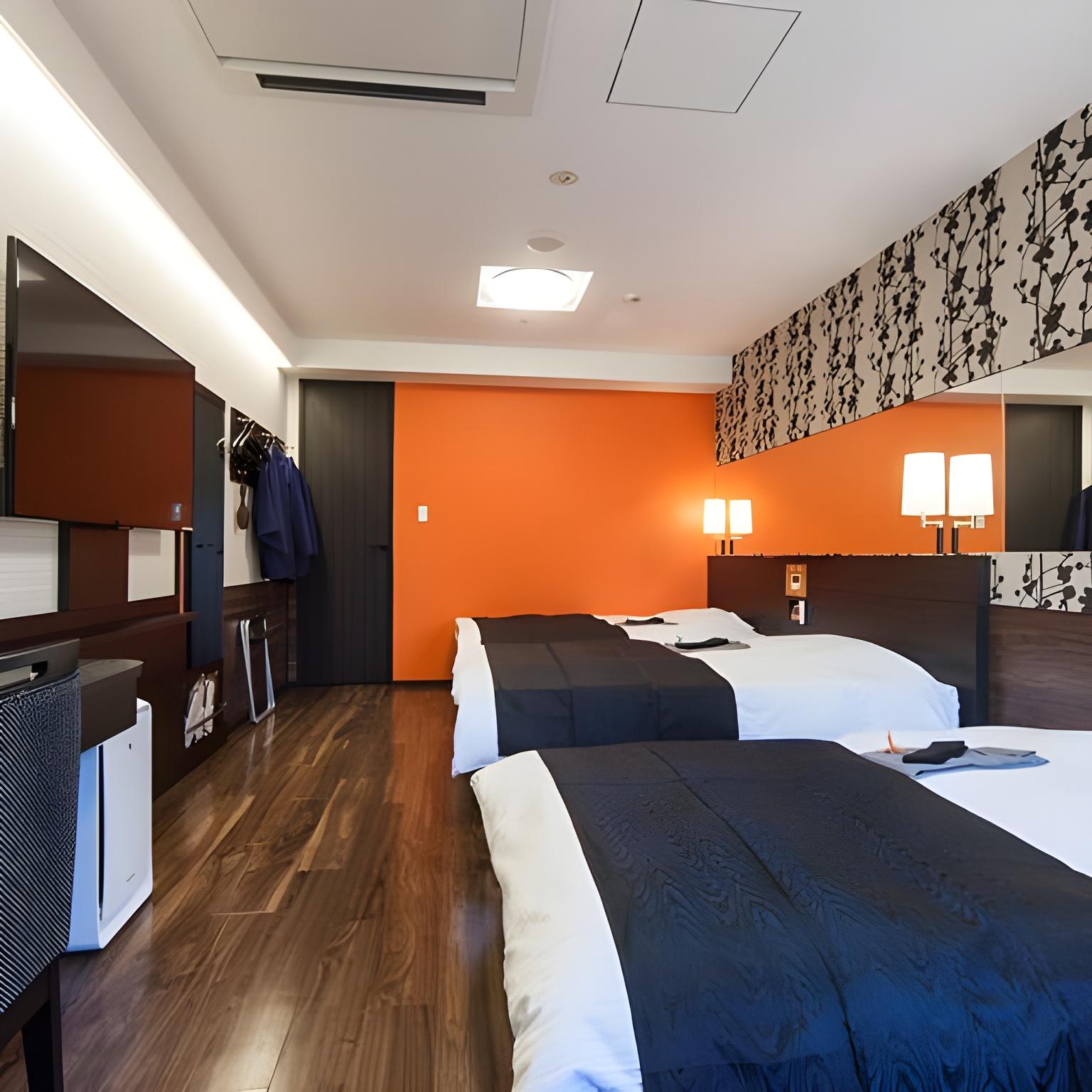 غرفة قياسية ثلاثية