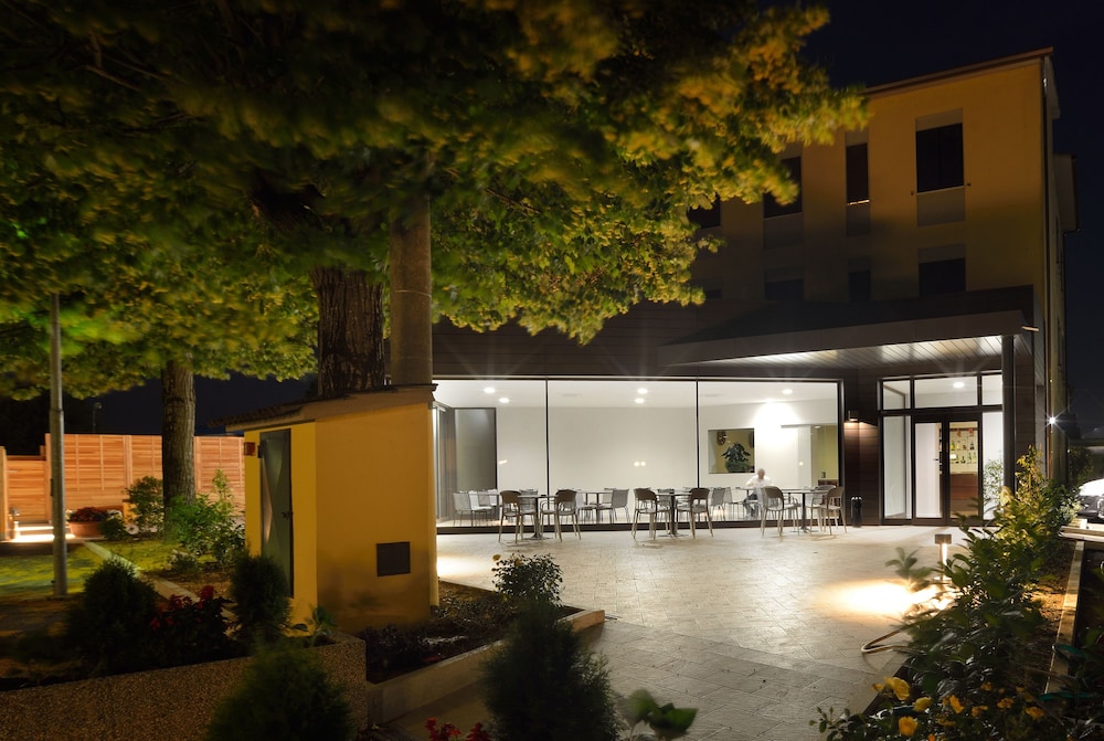 Hotel Ristorante Dante 32/50