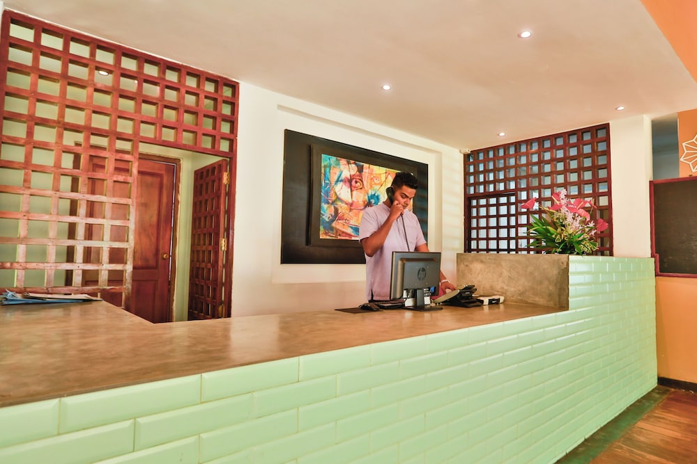The Palms Hotel 8/50