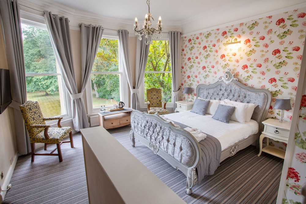 Woodlands Manor 37/100