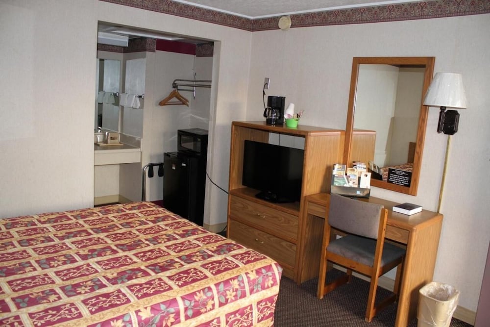 Budget Host Inn 4/24