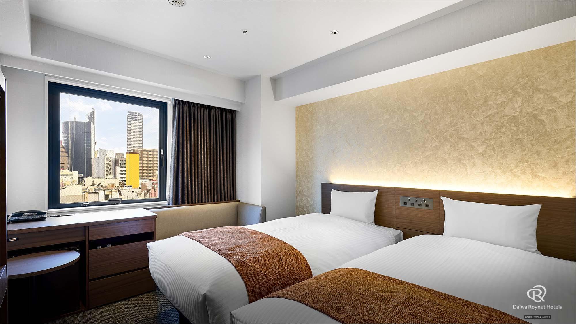 Compact, Single, Twin Beds, Smoking