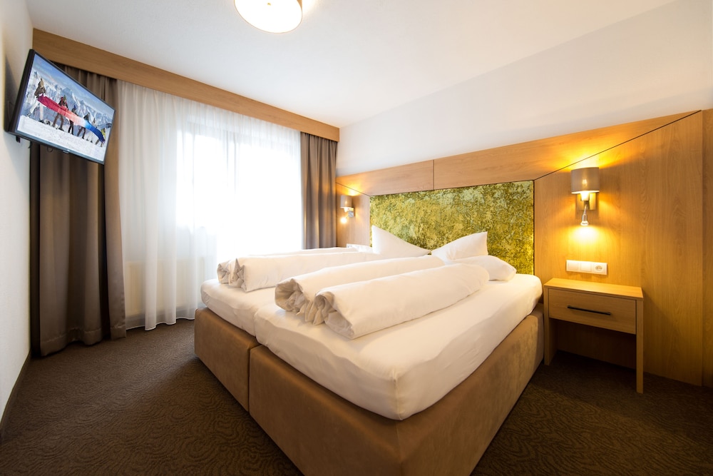 Hotel Tyrol 8/58