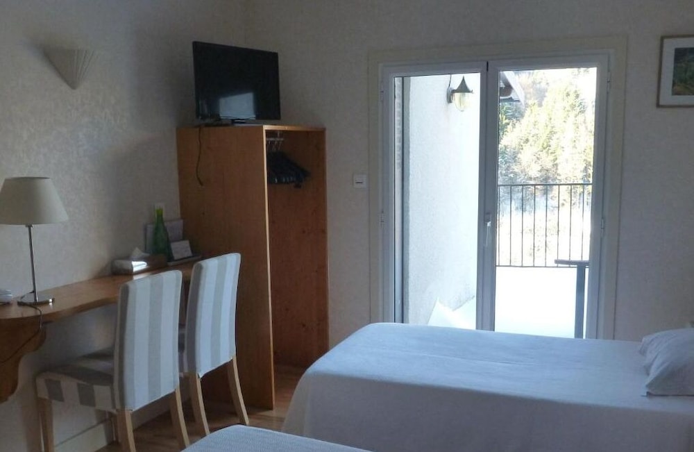 HOTEL LES TILLEULS 9/28