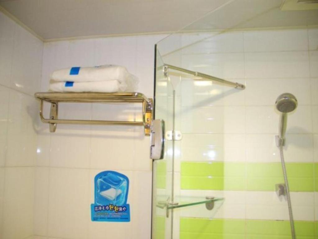 7 Days Inn Wuhan Dingziqiao Zhongnan Road Metro Station 42/43