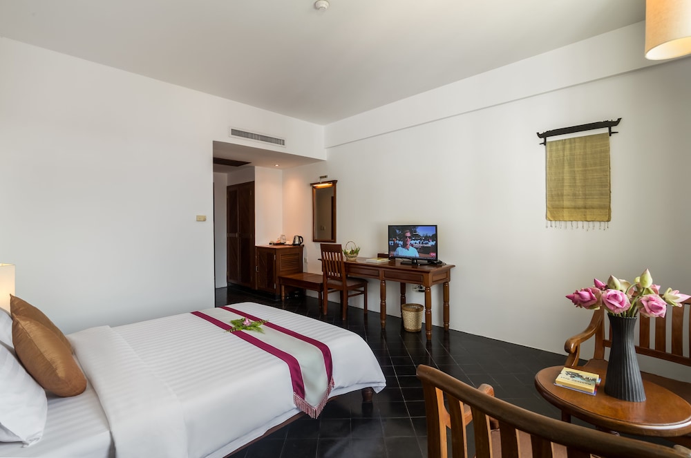 Kingdom Angkor Hotel 30/70