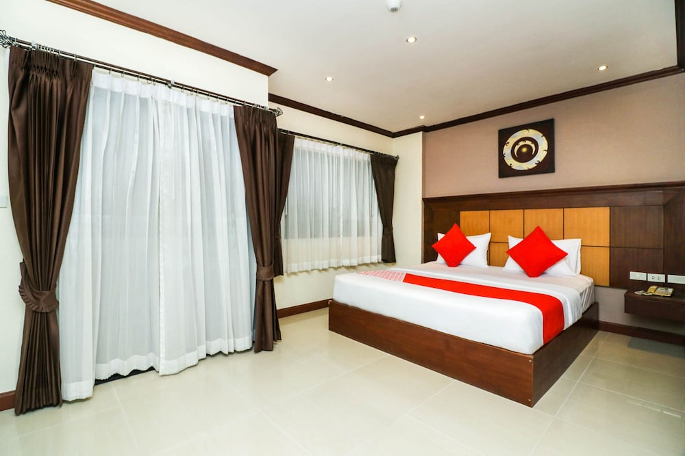 NATURAL BEACH HOTEL AND BAAN SILA 18/59
