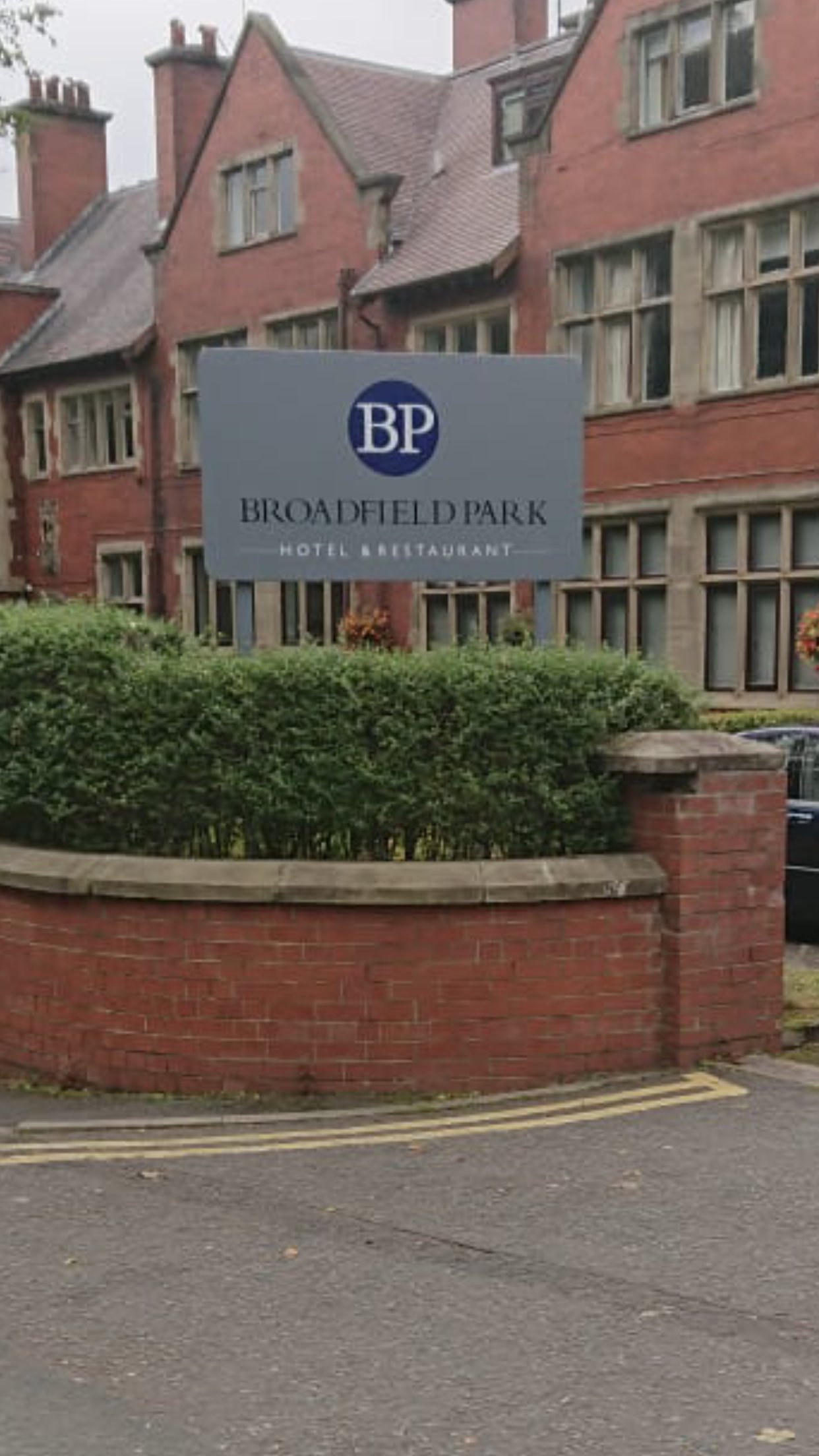 OYO Broadfield Park Hotel 48/49