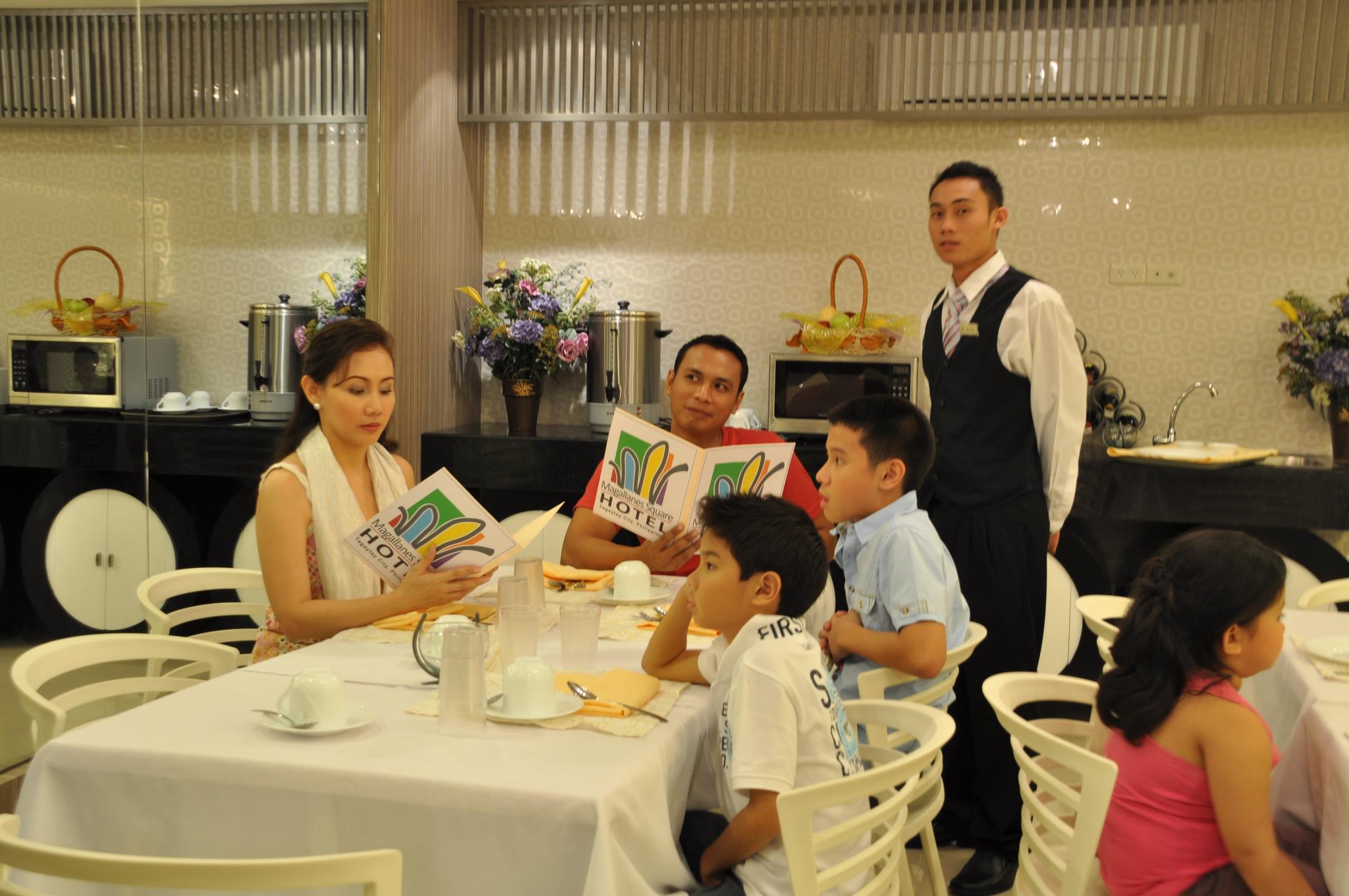 Magallanes Square Hotel 43/51