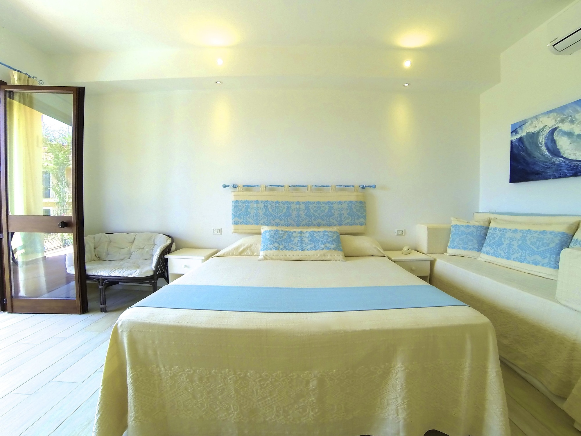 SUPERIOR, DOUBLE BED