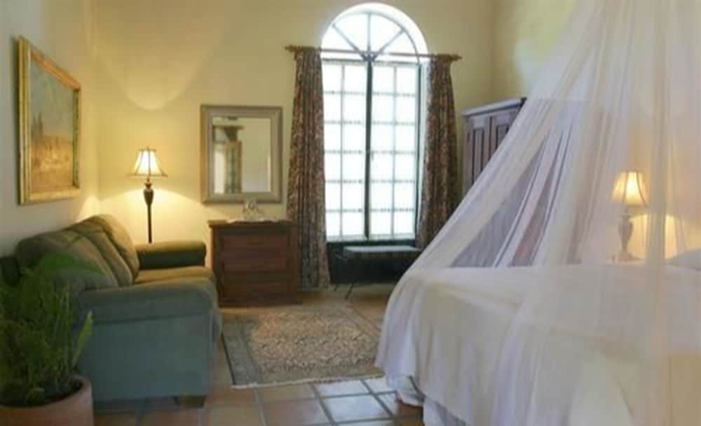 The Todos Santos Inn 23/83