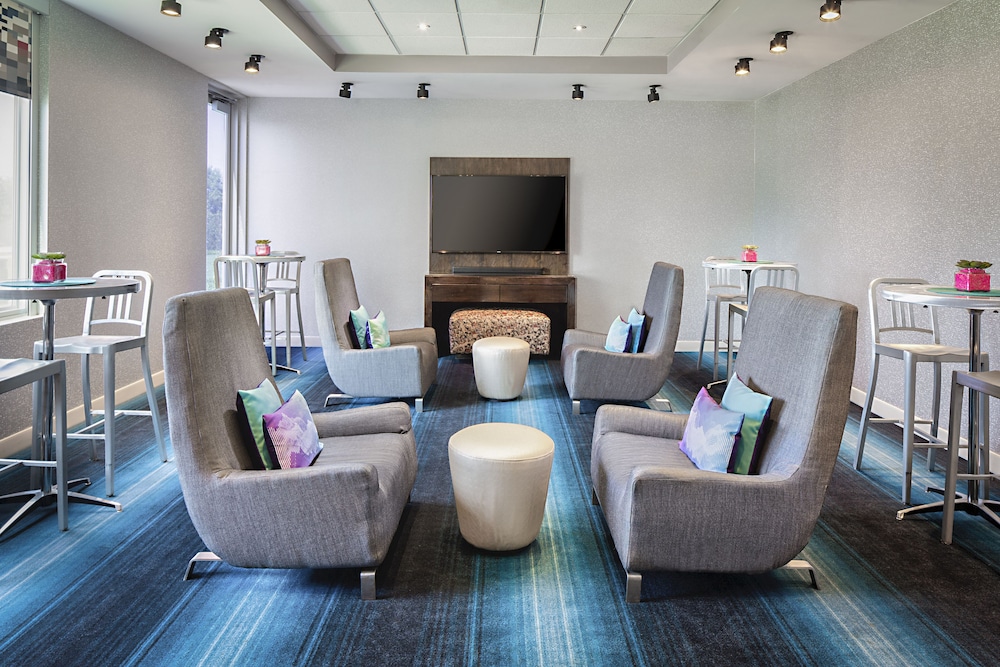 Aloft Plano 32/33