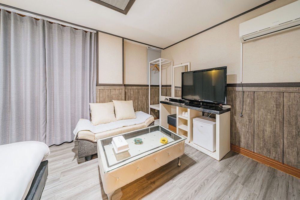 Gallery Hotel Be 26/50