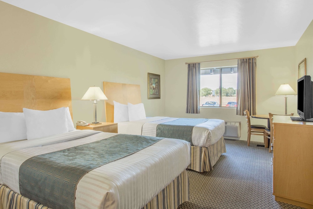 Days Inn by Wyndham Chino Valley 10/32