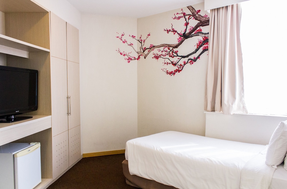 THE 5 ELEMENTS HOTEL 26/74