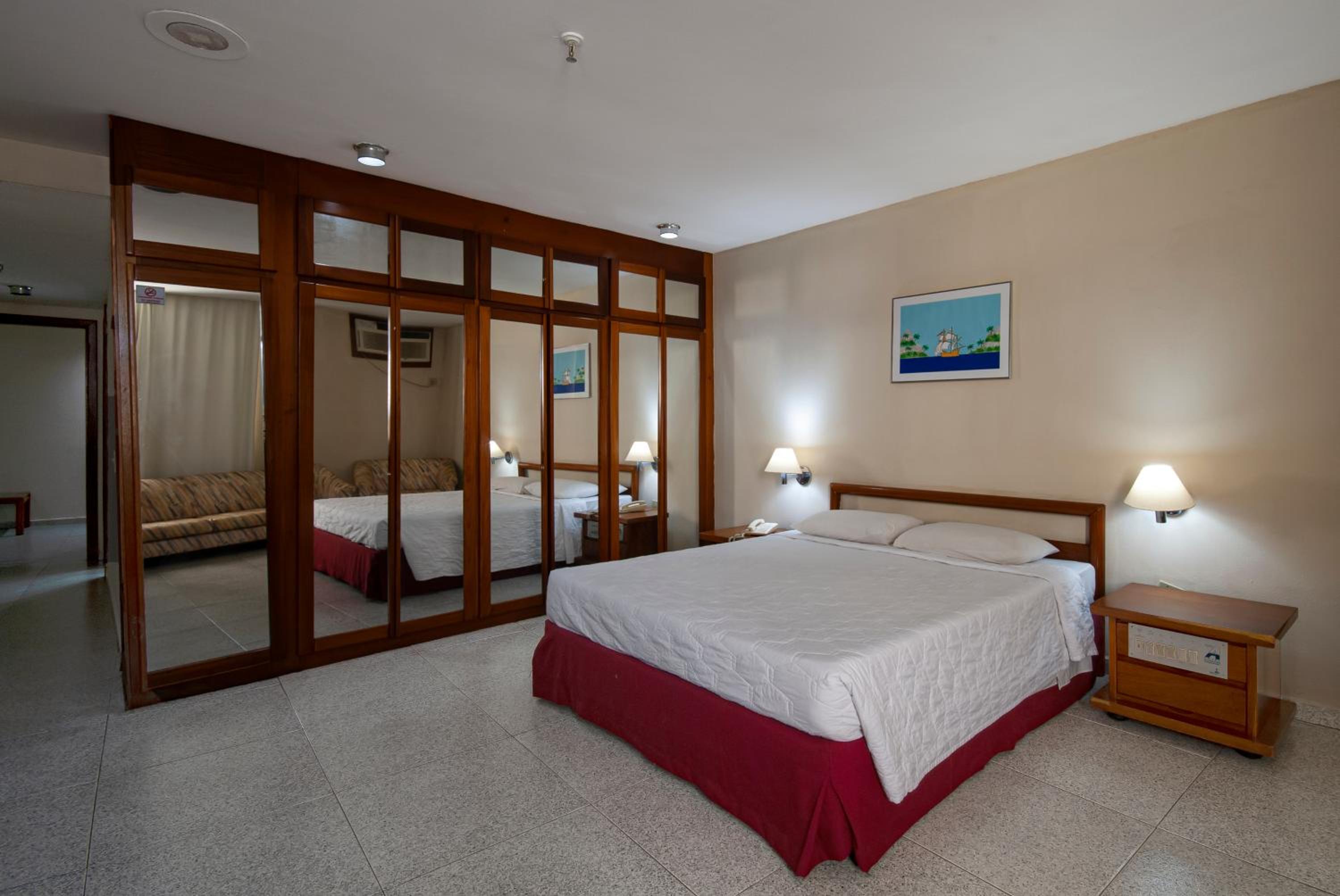 EXECUTIVE, SUITE
