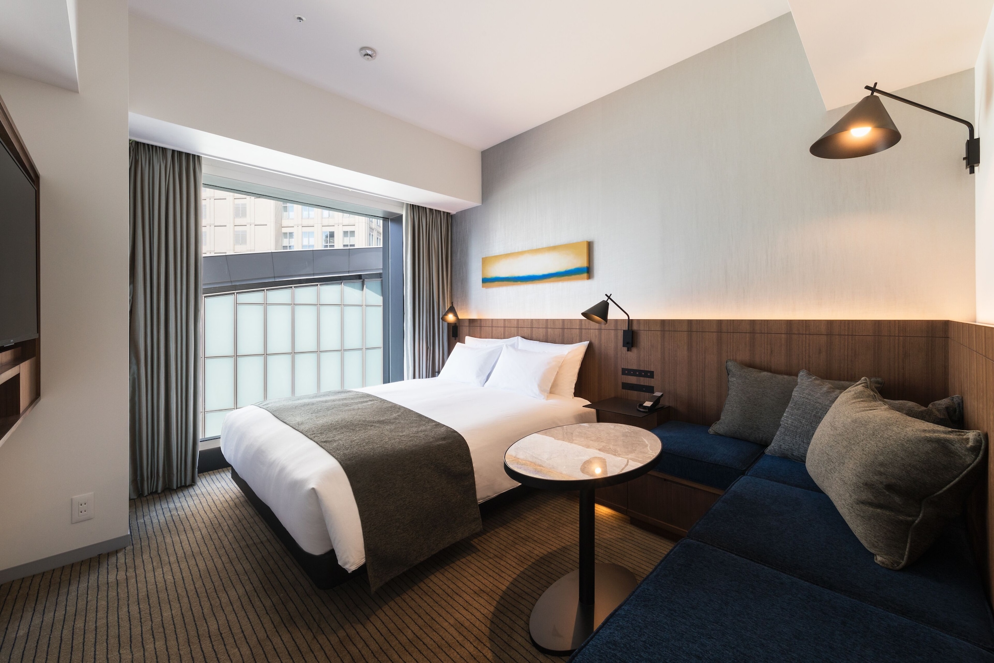 STANDARD, QUEEN BED