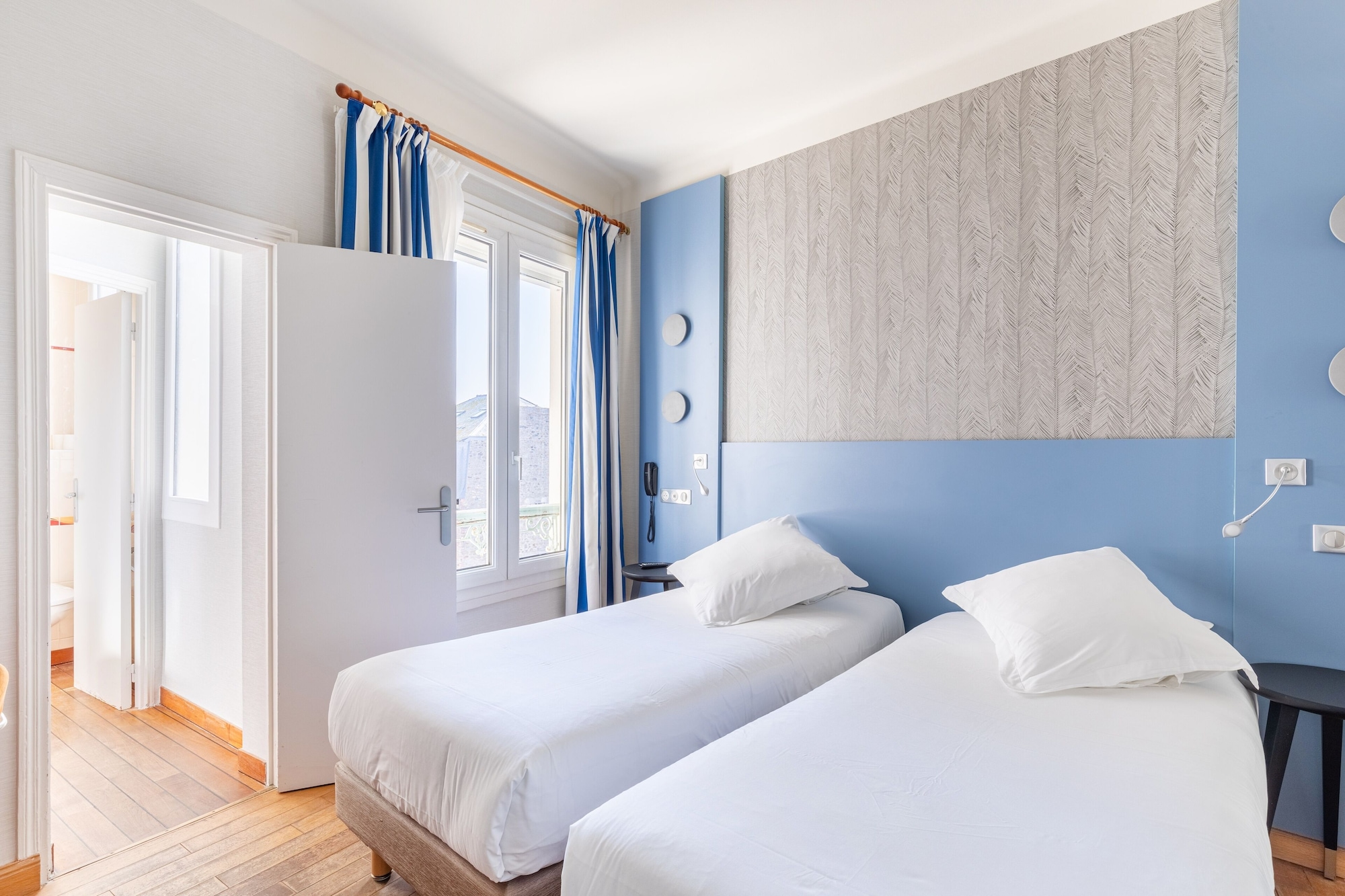ROOM, DOUBLE OR TWIN BED, COURTYARD VIEW