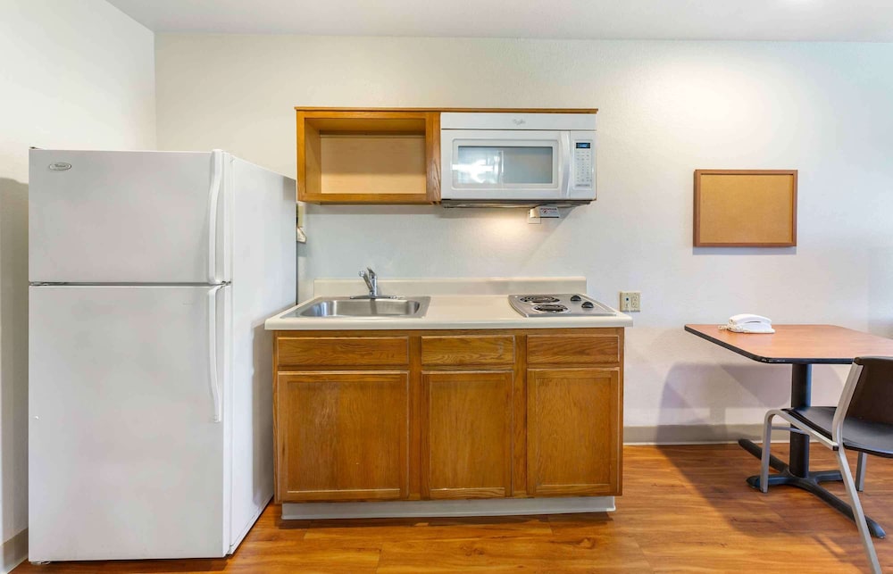 Extended Stay America Select Suites Akron South 8/51