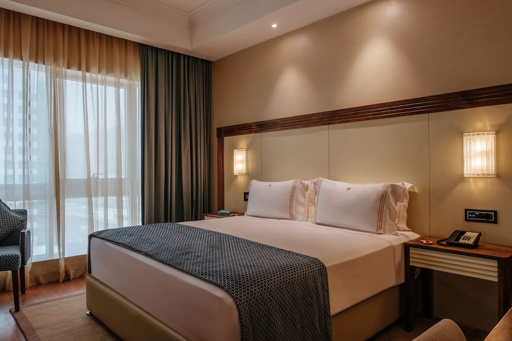 DELUXE, KING BED, MARINA VIEW